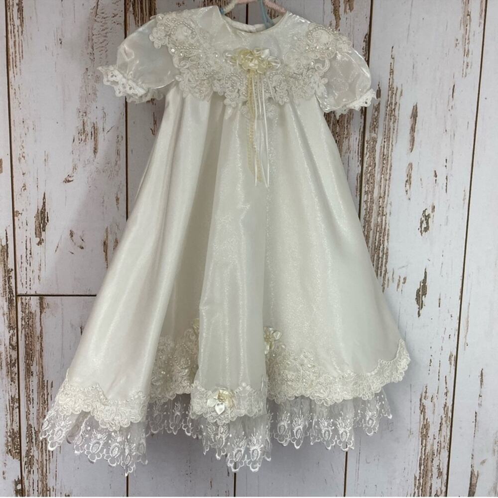 Honeybee, Girls Dress. Size Medium. Good used condition! Glitzy and Lace.